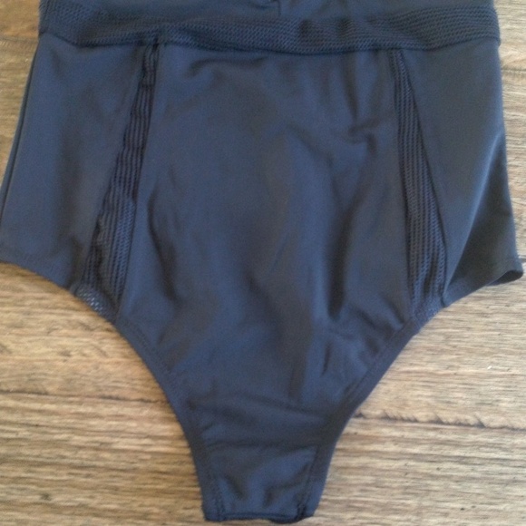 🦋Y&R SWIMSUIT🦋 - Picture 5 of 9